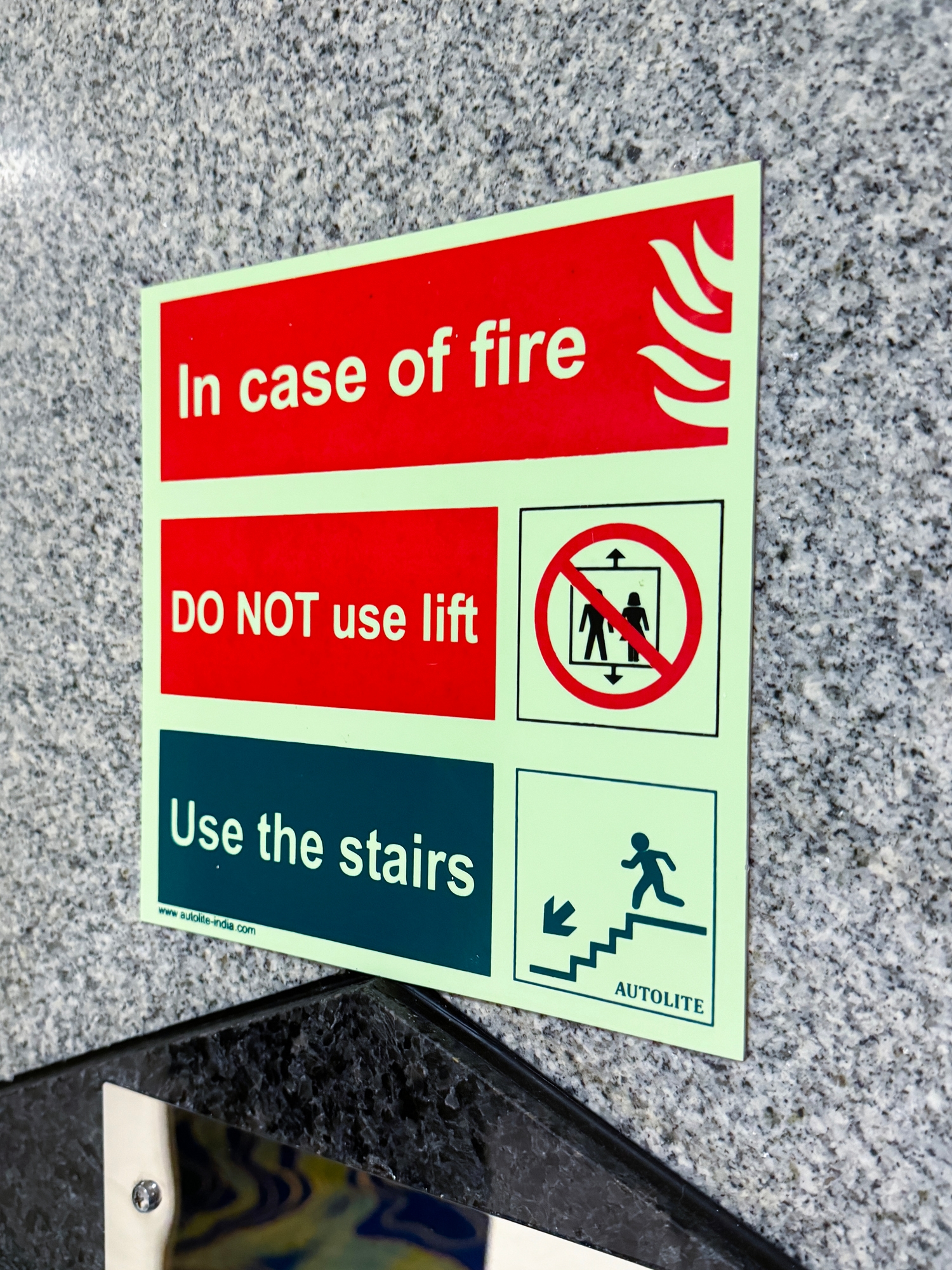Do not use lift - emergency sign
