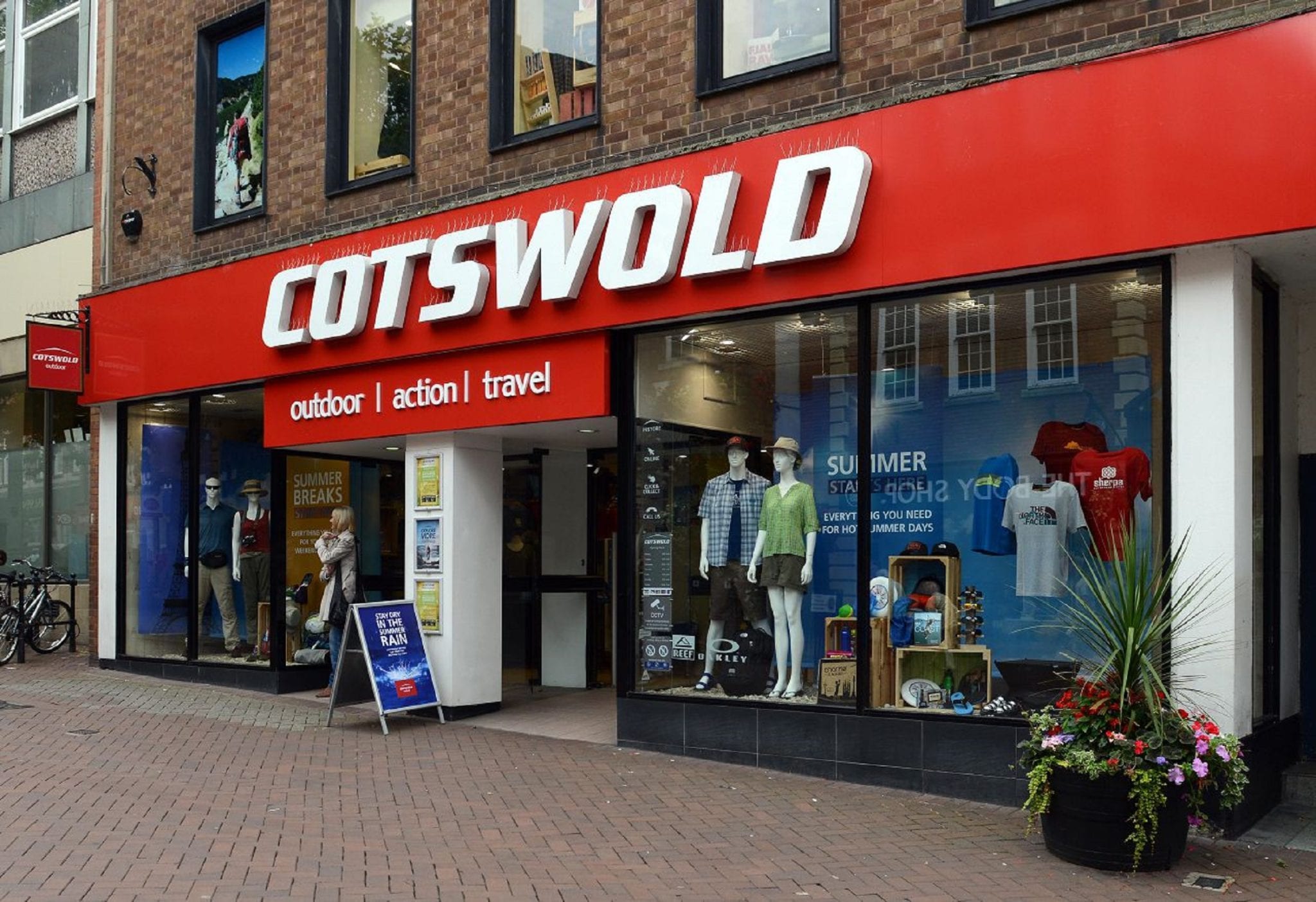 Cotswold Outdoor ensure safe descent for customers in store | Evac+Chair